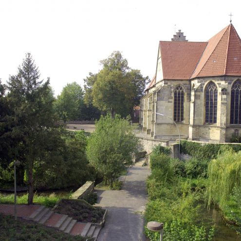 Stadtpark mit St. Brictius Kirche