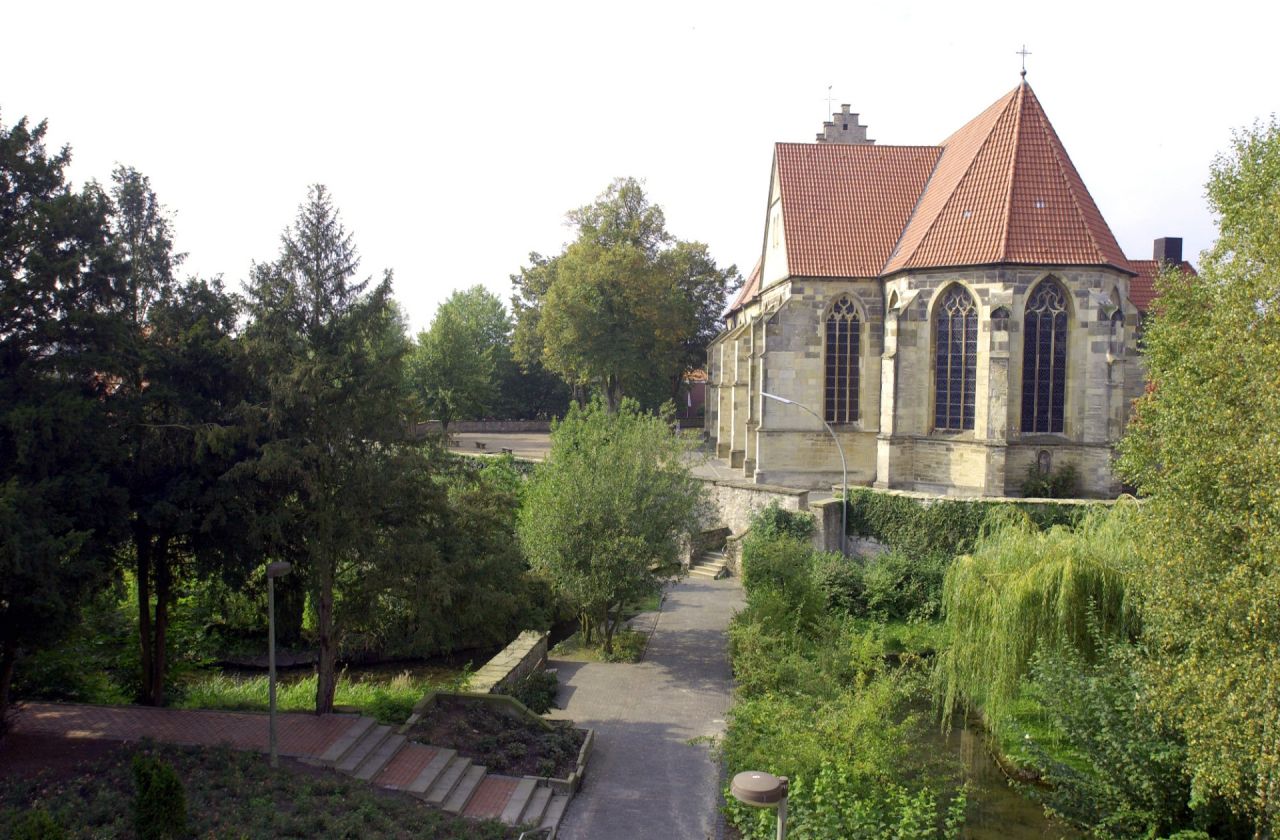 Stadtpark mit St. Brictius Kirche