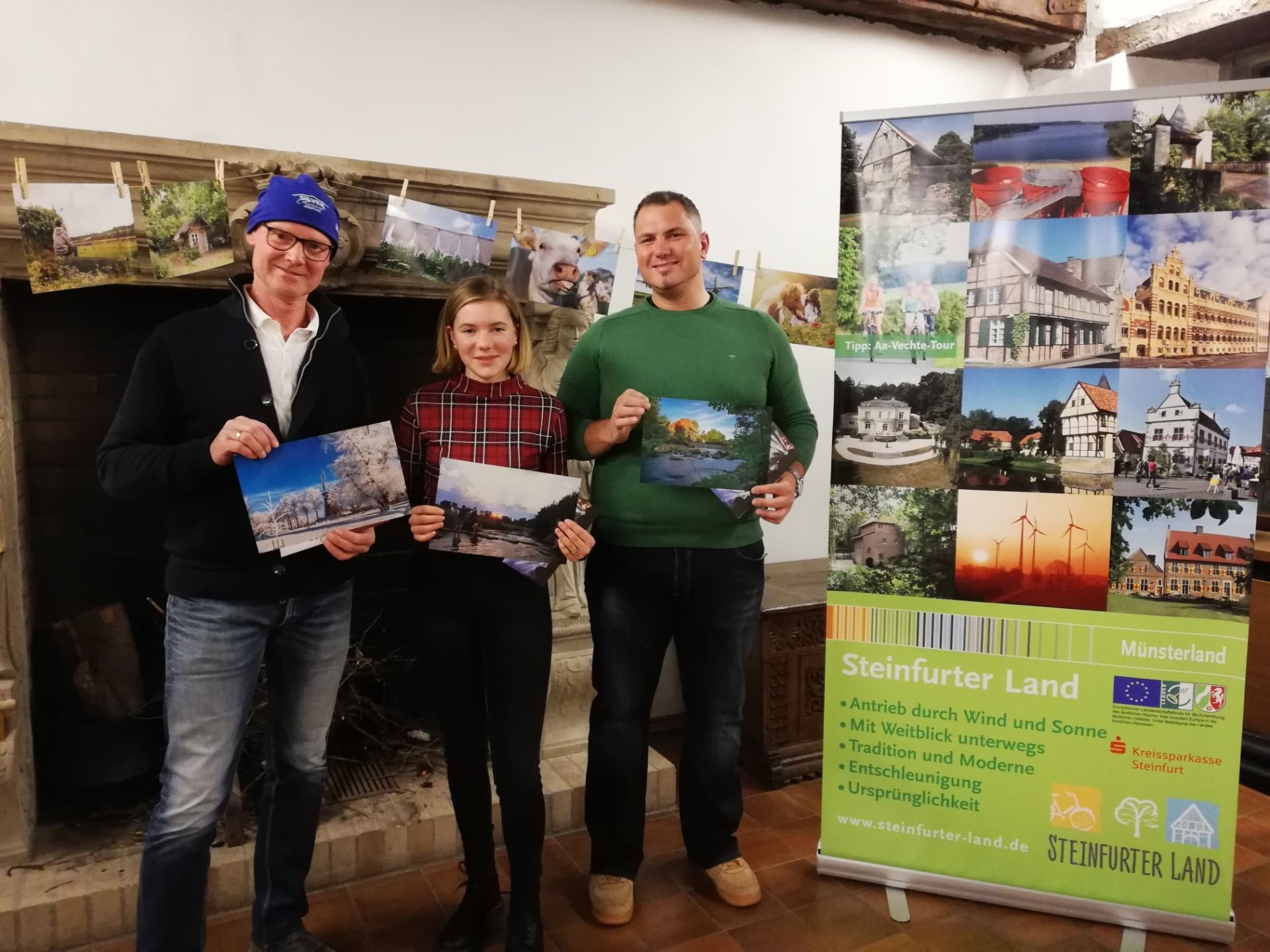 bei der Preisübergabe im Alten Rathaus in Steinfurt am 29. November 2019.  v. l. Egbert Ransmann, Julia Bleiber und Öner Tomrukcu